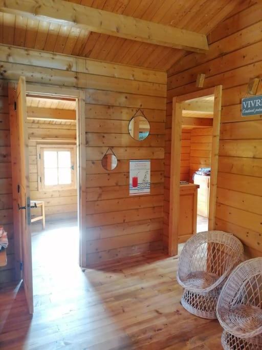 Chalet En Pleine Nature Au Bord D'Un Etang Lanvallay エクステリア 写真