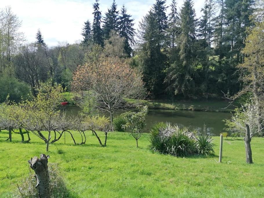 Chalet En Pleine Nature Au Bord D'Un Etang Lanvallay エクステリア 写真