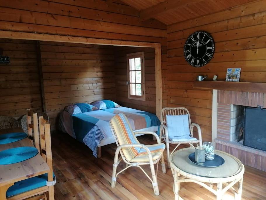 Chalet En Pleine Nature Au Bord D'Un Etang Lanvallay エクステリア 写真